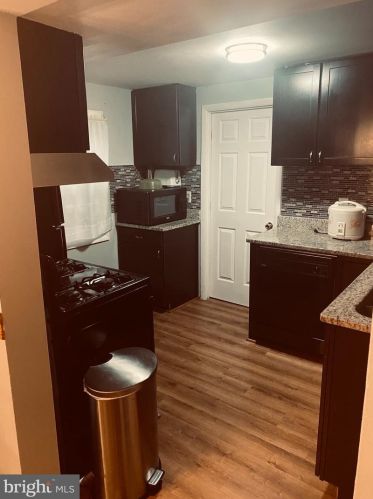 4208 Hoffman Dr, Woodbridge VA  22193-5127 exterior