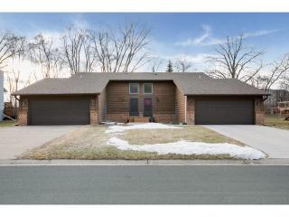 4121 Oxford St, Saint Paul, MN 55126-6153