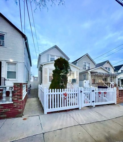115-17 146th St, Jamaica NY  11435-3469 exterior
