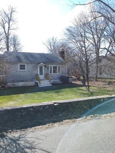 39 Crest Rd, Ridgefield, CT 06877-2114