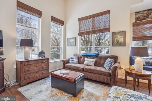 7204 Little Thames Dr, Gainesville VA  20155-4021 exterior