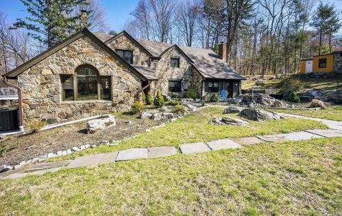 11 Hardscrabble Hill Rd, Chappaqua, NY 10514-3009