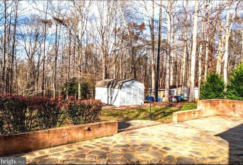 604 Holly Corner Rd, Fredericksburg, VA 22406-5308