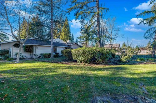 100 Shoshone Ct, Danville, CA 94526-5550