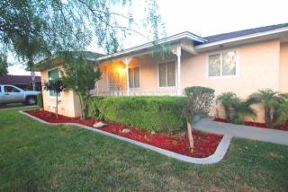 2434 6th St, Fresno, CA 93703-1936