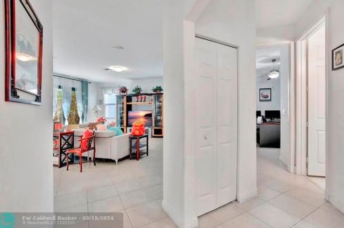 5098 168 Ave, Hollywood FL  33027-4913 exterior