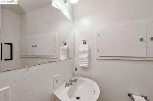 6730 Heartwood Dr, Oakland CA  94611-2337 exterior