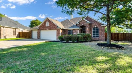 800 Dawnlight Dr, Denton, TX 76210-3260