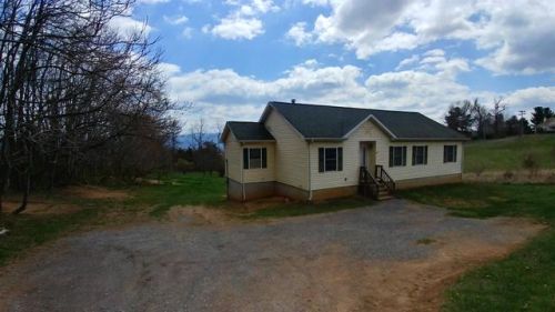 15 Viewpoint Hts, Fairfield, VA 24435-2606