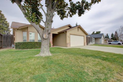 933 Alameda St, Manteca, CA 95336-4035