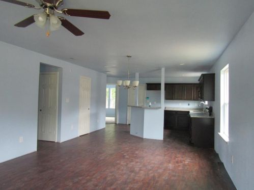 1203 Rosemary St, Greenville, TX 75401-2633