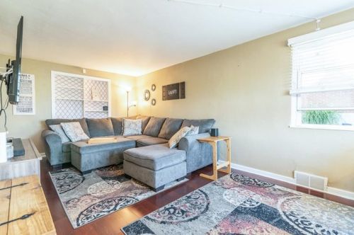2630 Glenny Ln, Pittsburgh, PA 15122-3543