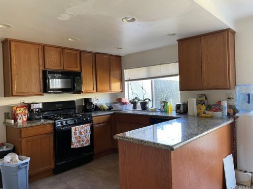2180 Hilldale Ave, Simi Valley, CA 93063-2630