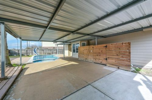 421 Spencer Lndg Ln, Morgans Point TX  77571-9147 exterior