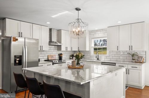 2146 Stonecrest Dr, Lancaster PA  17601-5437 exterior