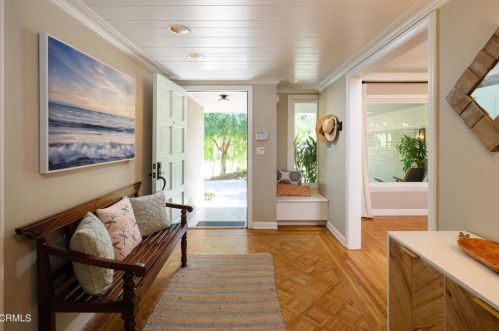 5147 Crown Ave, La Canada, CA 91011-2803