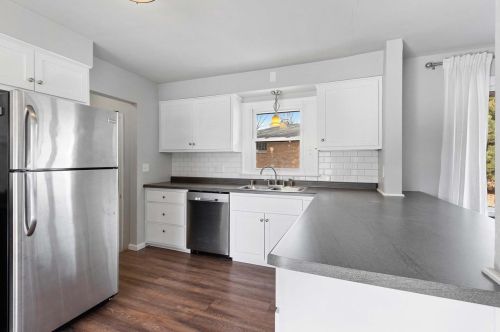 3524 Delahaut St, Green Bay, WI 54301-1261