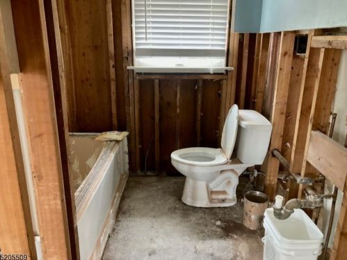 108 Bridge St, Manville NJ  08835-2328 exterior