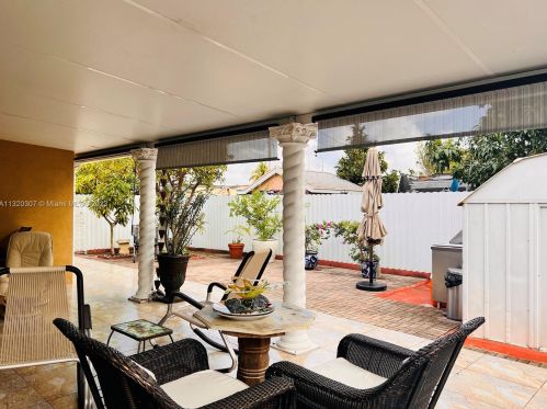 2637 9th Ct, Hialeah FL  33010-1223 exterior