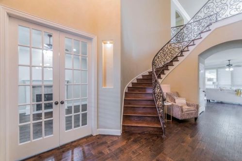 3405 4th St, Fort Worth, TX 76107-2118