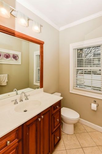 51 Hastings Rd, Dedham MA 02026-5407 exterior