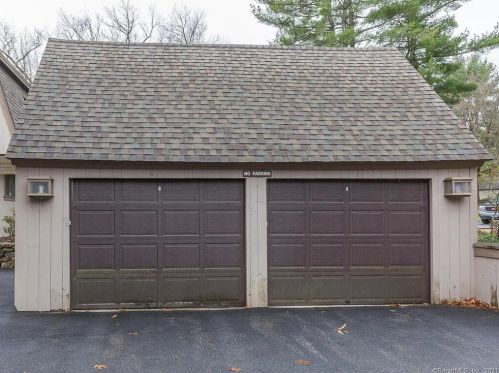6 Great Meadow Ln, Farmington CT  06032-8006 exterior