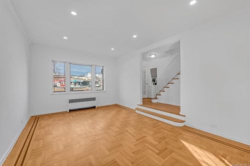 2260 Esplanade Ave, Bronx, NY 10469-5406