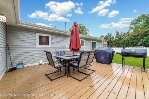 13 Pelican Dr, Berkeley Township NJ 08721-1654 exterior