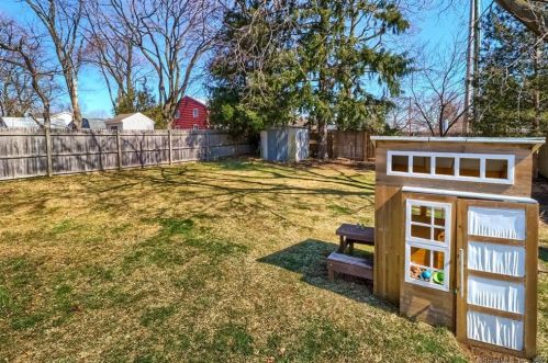 41 Albin Rd, Stamford CT  06902-5412 exterior