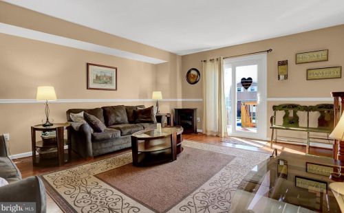 525 Village Ln, Pottstown, PA 19464-3017