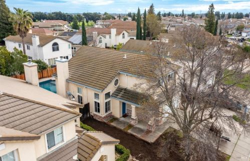 912 Celestine Cir, Vacaville CA  95687-7852 exterior