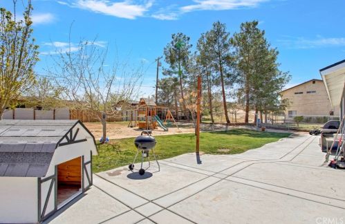 15733 Topango Rd, Victorville CA  92394-1372 exterior