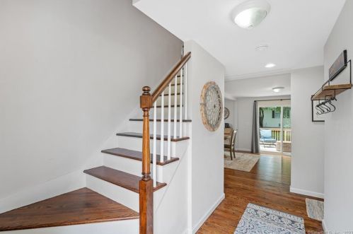 9 Lamplight Dr, Kensington CT  06037-1805 exterior