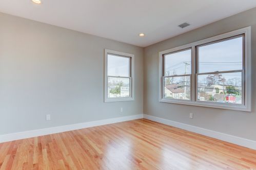 2592 Hewlett Ln, North Bellmore NY  11710-4413 exterior