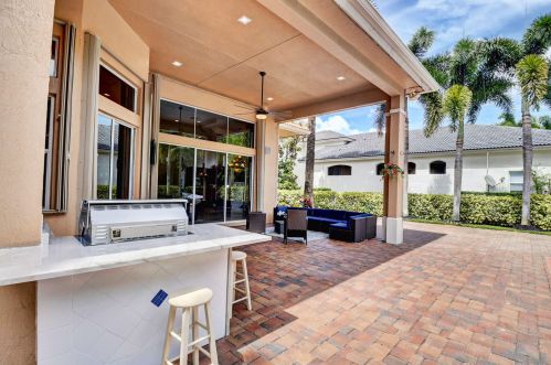 8696 Valhalla Dr, Delray Beach FL  33446-9568 exterior