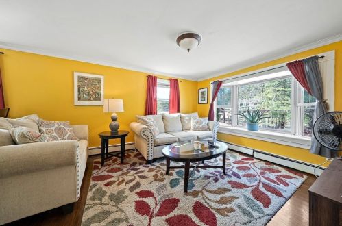 11 Agawam Beach Rd, Wareham, MA 02571-2401