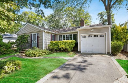 1495 Poulson St, North Wantagh, NY 11793-3039