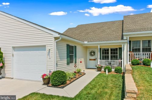 1263 Village Dr, Spring Grove, PA 17362-8580