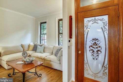 2306 17th St, Washington, DC 20009-2702