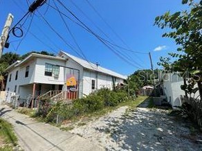 28 Ada St, Tarpon Springs, FL 34689-3202