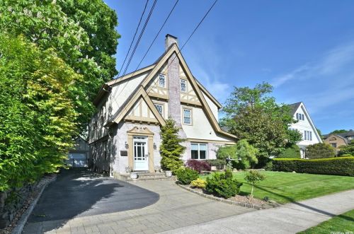 50 Burton Ave, Woodsburgh NY  11598-1748 exterior