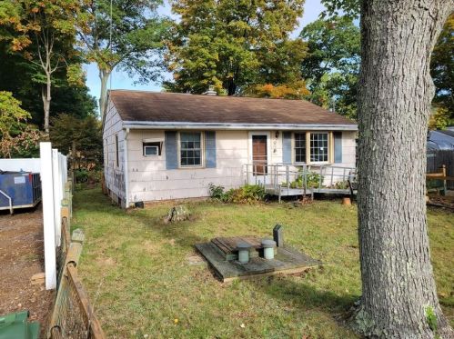 25 Dock Dr, Sandy Hook, CT 06482-1204
