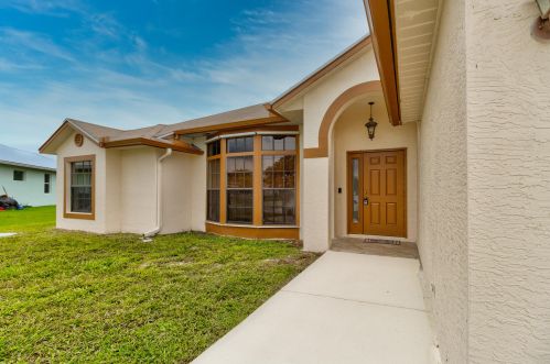 5860 Dunmore Ave, Fort Pierce FL  34986-4142 exterior