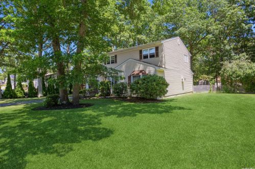 89 Dorchester Rd, Hauppauge, NY 11779-1616