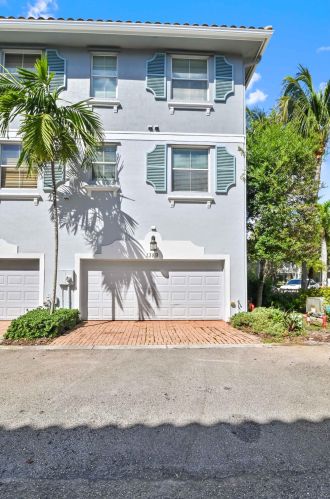 1389 Piazza Pitti, Boynton Beach FL  33426-8273 exterior
