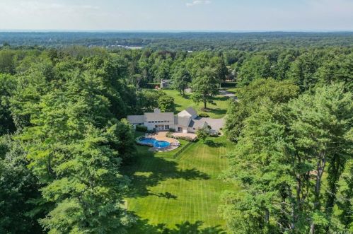 347 Wheatley Rd, Westbury, NY 11568-1040