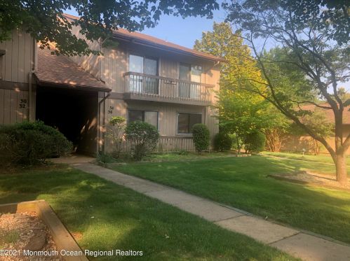 36 Claremont Ct, Tinton Falls, NJ 07701-5418