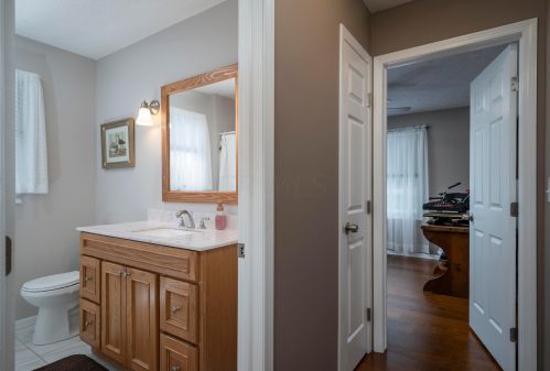 1001 Farmington Ln, Washington Ch OH  43160-8641 exterior