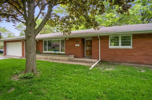 744 Williams Dr, Crown Point IN  46307-4822 exterior