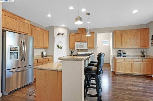 30 Matisse Ct, Oakley CA  94561-1777 exterior